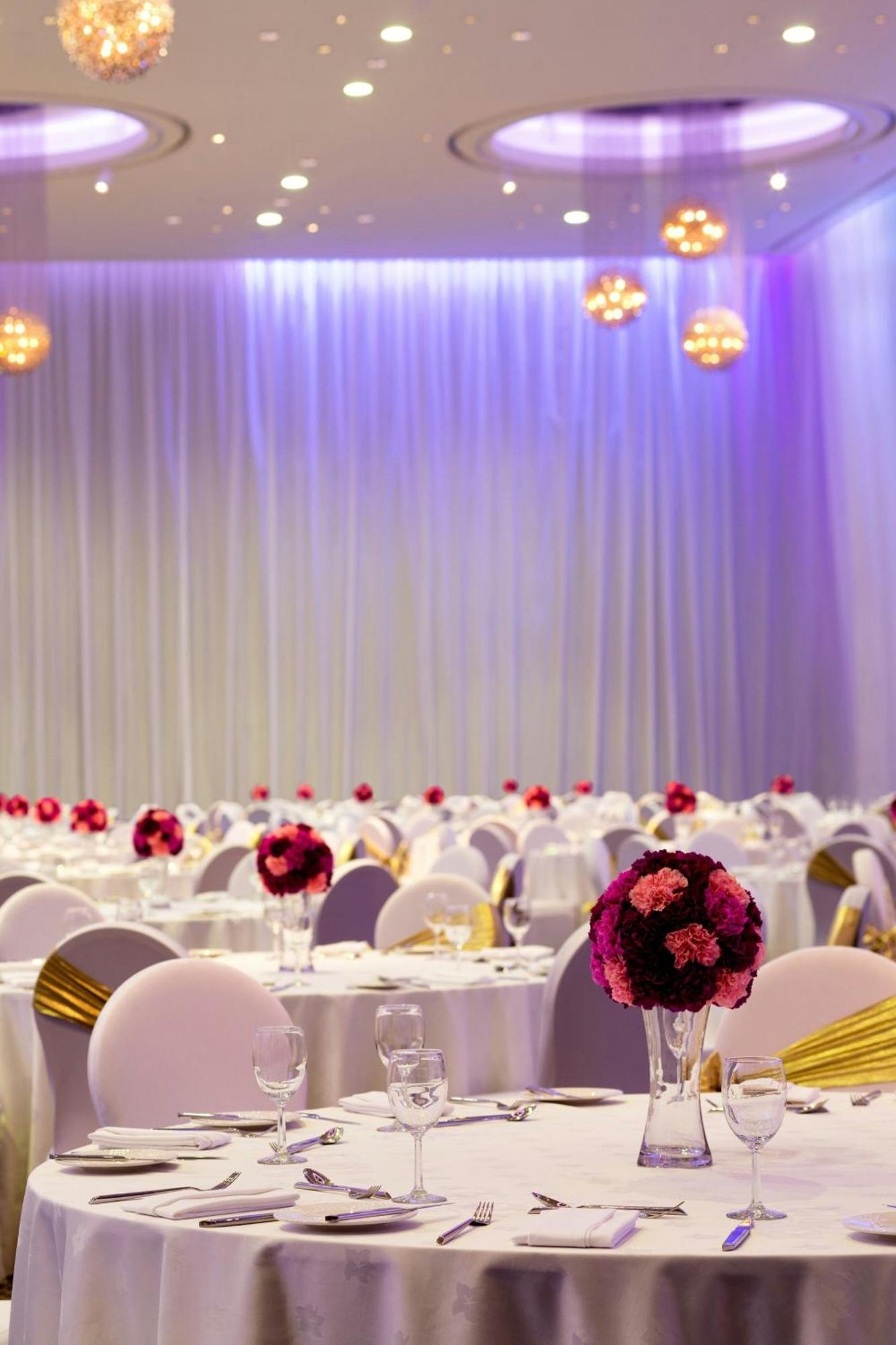 Le Meridien Dubai Hotel & Conference Centre Buitenkant foto The Great Hall at the University of Western Australia